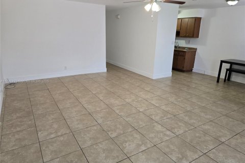 Villa ou maison à louer à Fort Lauderdale, Floride: 3 chambres, 106.65 m2 № 1940649 - photo 8