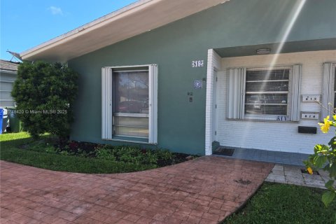 Villa ou maison à louer à Fort Lauderdale, Floride: 3 chambres, 106.65 m2 № 1940649 - photo 2