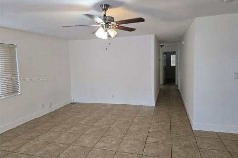 Villa ou maison à louer à Fort Lauderdale, Floride: 3 chambres, 106.65 m2 № 1940649 - photo 9