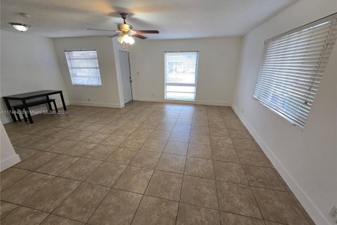 Villa ou maison à louer à Fort Lauderdale, Floride: 3 chambres, 106.65 m2 № 1940649 - photo 11