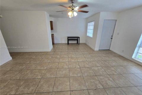 Villa ou maison à louer à Fort Lauderdale, Floride: 3 chambres, 106.65 m2 № 1940649 - photo 10