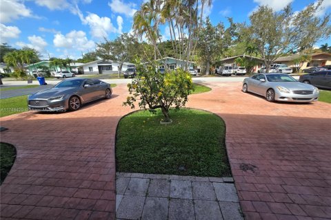 Villa ou maison à louer à Fort Lauderdale, Floride: 3 chambres, 106.65 m2 № 1940649 - photo 4