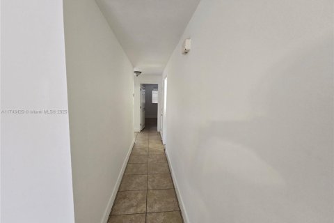 Villa ou maison à louer à Fort Lauderdale, Floride: 3 chambres, 106.65 m2 № 1940649 - photo 13