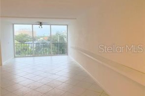 Condominio en alquiler en Sarasota, Florida, 2 dormitorios, 132.29 m2 № 1722132 - foto 9