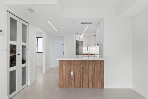 Condo in Miami, Florida, 2 bedrooms  № 2152907 - photo 3