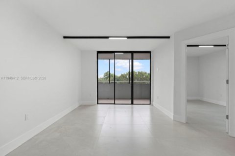 Condo in Miami, Florida, 2 bedrooms  № 2152907 - photo 13