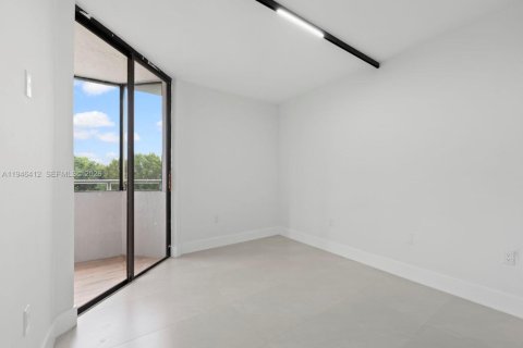 Condo in Miami, Florida, 2 bedrooms  № 2152907 - photo 16