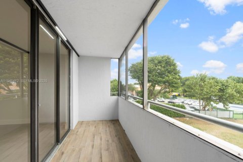 Condo in Miami, Florida, 2 bedrooms  № 2152907 - photo 15