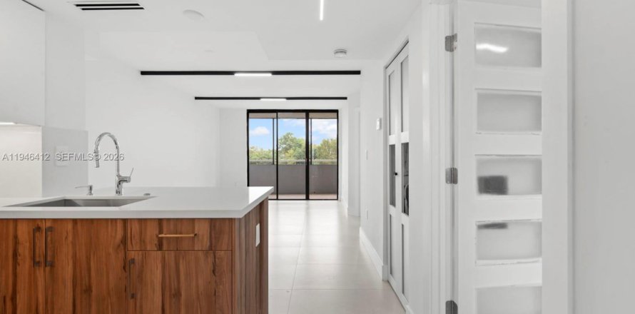 Condo in Miami, Florida, 2 bedrooms  № 2152907