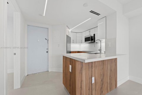 Condo in Miami, Florida, 2 bedrooms  № 2152907 - photo 4