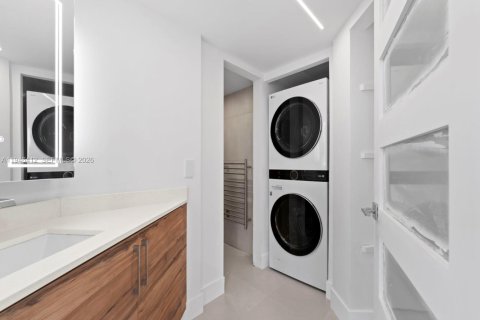 Condo in Miami, Florida, 2 bedrooms  № 2152907 - photo 7