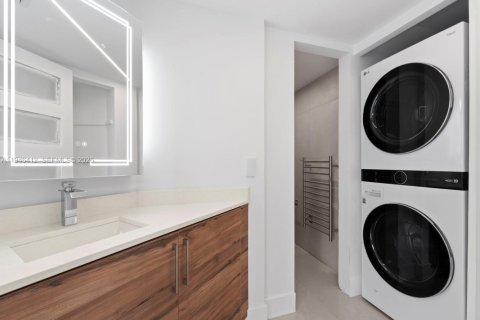 Condo in Miami, Florida, 2 bedrooms  № 2152907 - photo 6