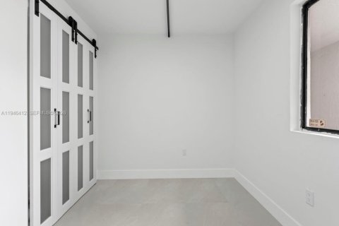 Condo in Miami, Florida, 2 bedrooms  № 2152907 - photo 10