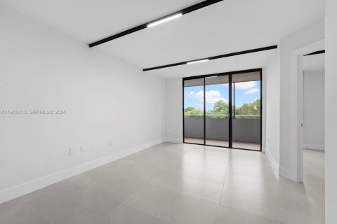 Condo in Miami, Florida, 2 bedrooms  № 2152907 - photo 12