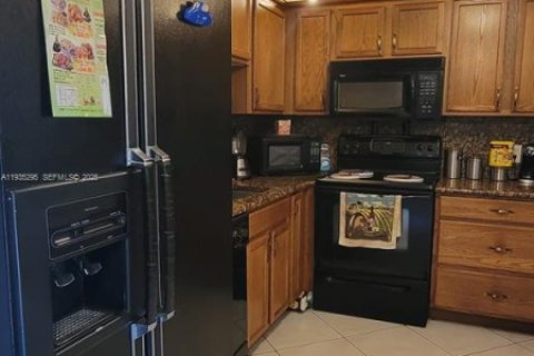 Купить кондоминиум в Лодердейл-Лейкс, Флорида 2 спальни, 93.83м2, № 1993468 - фото 10