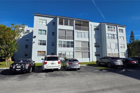 Купить кондоминиум в Лодердейл-Лейкс, Флорида 2 спальни, 93.83м2, № 1993468 - фото 13