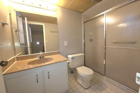 Купить кондоминиум в Лодердейл-Лейкс, Флорида 2 спальни, 93.83м2, № 1993468 - фото 9