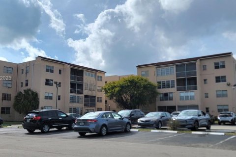 Купить кондоминиум в Лодердейл-Лейкс, Флорида 2 спальни, 93.83м2, № 1993468 - фото 11