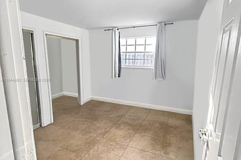 Villa ou maison à louer à Sunrise, Floride: 4 chambres, 209.22 m2 № 2001419 - photo 8