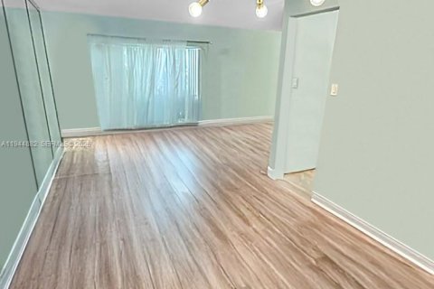 Villa ou maison à louer à Sunrise, Floride: 4 chambres, 209.22 m2 № 2001419 - photo 4