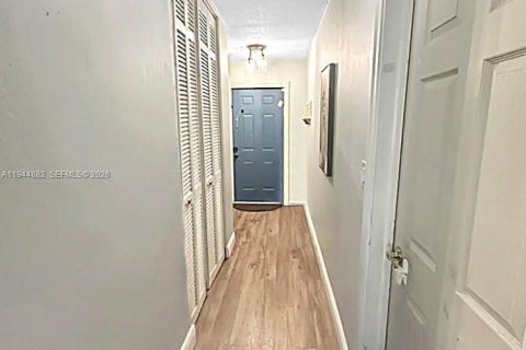 Villa ou maison à louer à Sunrise, Floride: 4 chambres, 209.22 m2 № 2001419 - photo 3