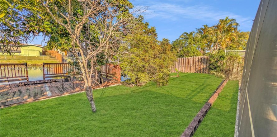 Villa ou maison à Sunrise, Floride 4 chambres, 209.22 m2 № 2001419