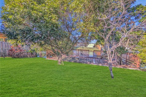 Villa ou maison à louer à Sunrise, Floride: 4 chambres, 209.22 m2 № 2001419 - photo 2