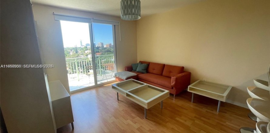 Condominio en Miami, Florida, 1 dormitorio  № 2008663