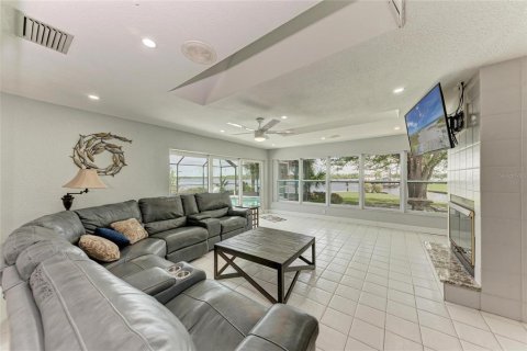House in Punta Gorda, Florida 3 bedrooms, 191.94 sq.m. № 1793471 - photo 6
