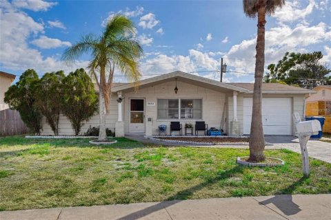 Casa en venta en Holiday, Florida, 2 dormitorios, 97.27 m2 № 1908775 - foto 1