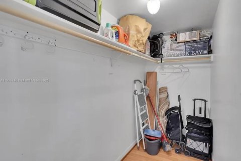 Снять в аренду квартиру в Халландейл-Бич, Флорида 2 спальни, 133.78м2, № 1963243 - фото 29