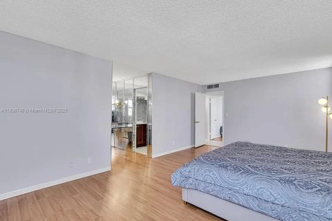 Снять в аренду квартиру в Халландейл-Бич, Флорида 2 спальни, 133.78м2, № 1963243 - фото 22