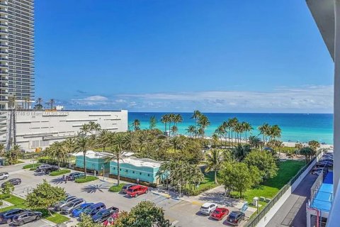 Снять в аренду квартиру в Халландейл-Бич, Флорида 2 спальни, 133.78м2, № 1963243 - фото 27