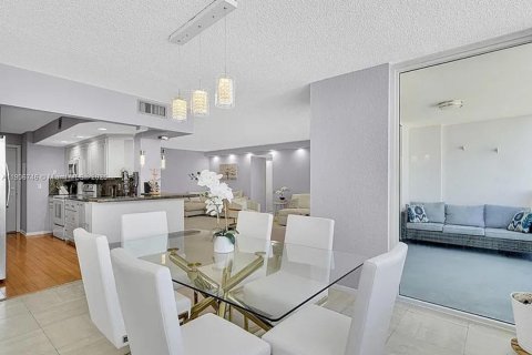 Снять в аренду квартиру в Халландейл-Бич, Флорида 2 спальни, 133.78м2, № 1963243 - фото 13