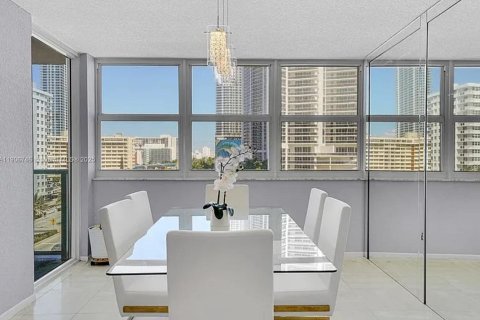 Снять в аренду квартиру в Халландейл-Бич, Флорида 2 спальни, 133.78м2, № 1963243 - фото 14