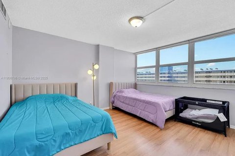 Снять в аренду квартиру в Халландейл-Бич, Флорида 2 спальни, 133.78м2, № 1963243 - фото 16