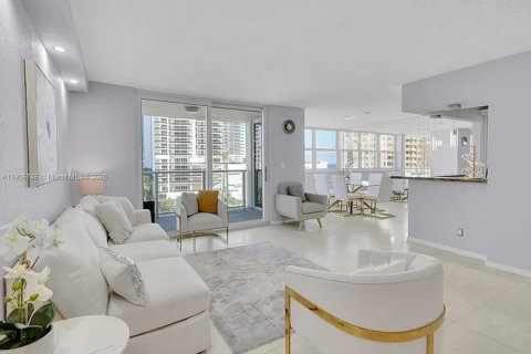 Снять в аренду квартиру в Халландейл-Бич, Флорида 2 спальни, 133.78м2, № 1963243 - фото 5