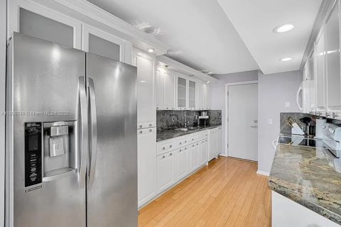 Снять в аренду квартиру в Халландейл-Бич, Флорида 2 спальни, 133.78м2, № 1963243 - фото 12