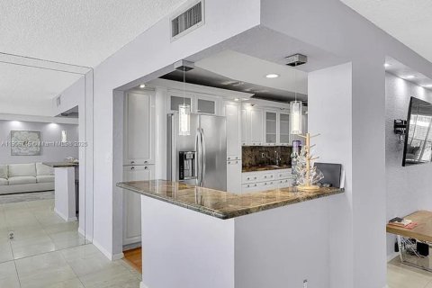 Снять в аренду квартиру в Халландейл-Бич, Флорида 2 спальни, 133.78м2, № 1963243 - фото 17