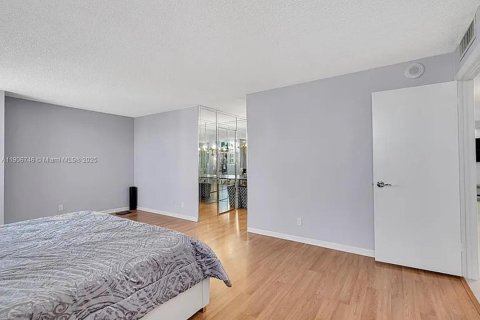 Снять в аренду квартиру в Халландейл-Бич, Флорида 2 спальни, 133.78м2, № 1963243 - фото 23