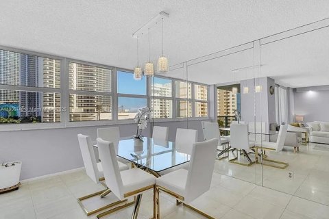 Снять в аренду квартиру в Халландейл-Бич, Флорида 2 спальни, 133.78м2, № 1963243 - фото 10