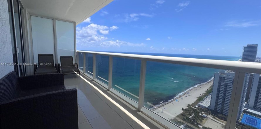 Condo à Hallandale Beach, Floride, 3 chambres № 1738440