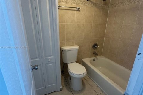 Copropriété à louer à Miami, Floride: 3 chambres, 112.23 m2 № 2017260 - photo 4