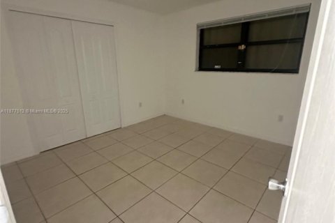 Copropriété à louer à Miami, Floride: 3 chambres, 112.23 m2 № 2017260 - photo 2