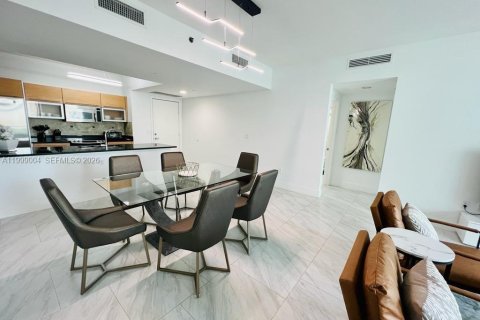 Condominio en alquiler en Miami, Florida, 2 dormitorios, 103.4 m2 № 2060942 - foto 2