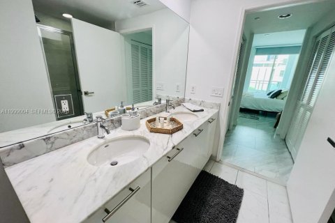Condominio en alquiler en Miami, Florida, 2 dormitorios, 103.4 m2 № 2060942 - foto 14
