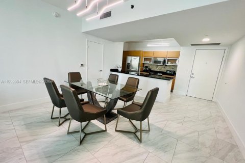 Condominio en alquiler en Miami, Florida, 2 dormitorios, 103.4 m2 № 2060942 - foto 4