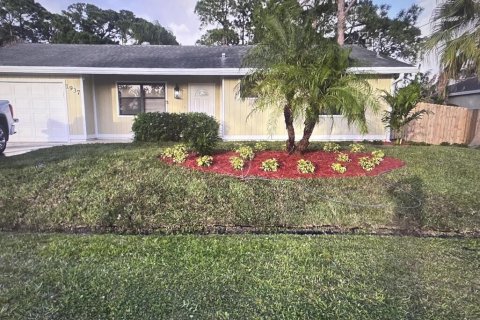 House in Port St. Lucie, Florida 2 bedrooms, 117.06 sq.m. № 2146709