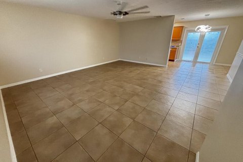 House in Port St. Lucie, Florida 2 bedrooms, 117.06 sq.m. № 2146709 - photo 6