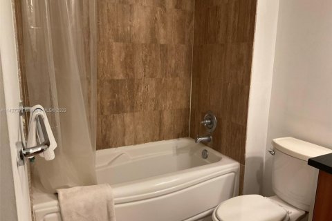 Condominio en alquiler en Miami, Florida, 1 dormitorio, 56.21 m2 № 1937713 - foto 10